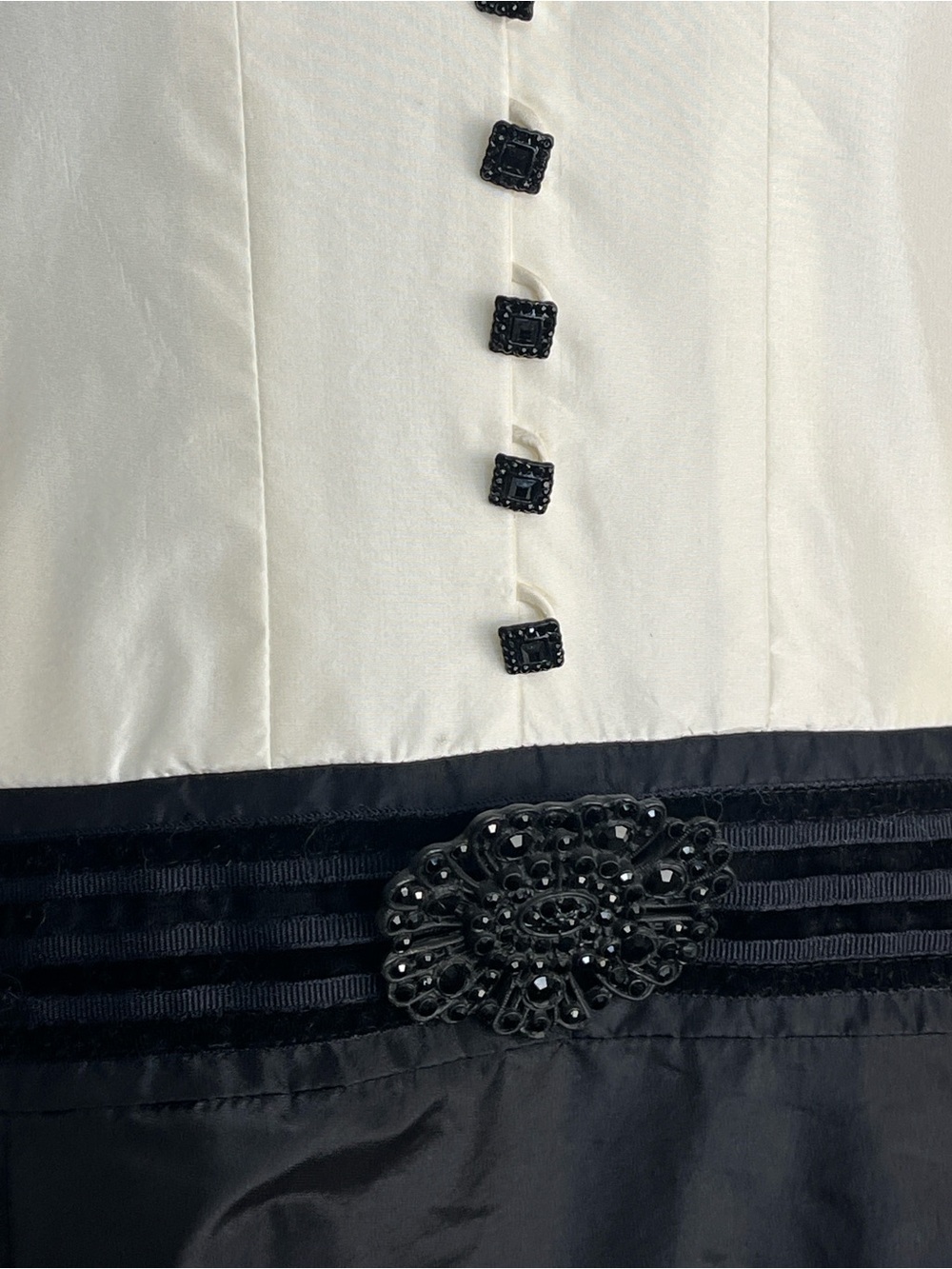 Kay Unger Ivory and Black Fancy  Dress with Ruffle Sleeves and Brooch - Picture 2 of 11